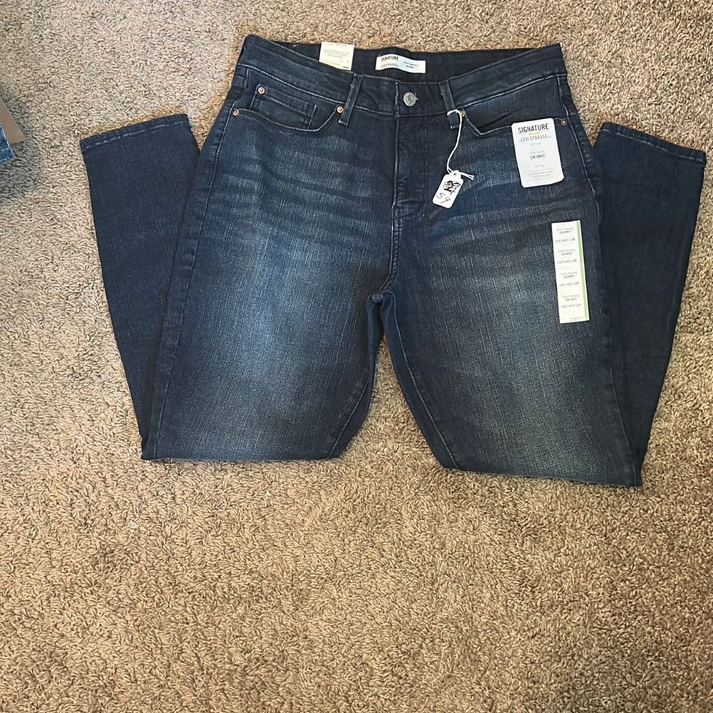 These Levi Strauss are brand new jeans with all tag still attached size 2